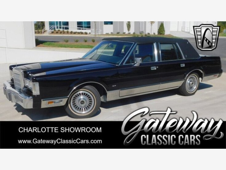 Thumbnail Photo undefined for 1988 Lincoln Town Car Signature